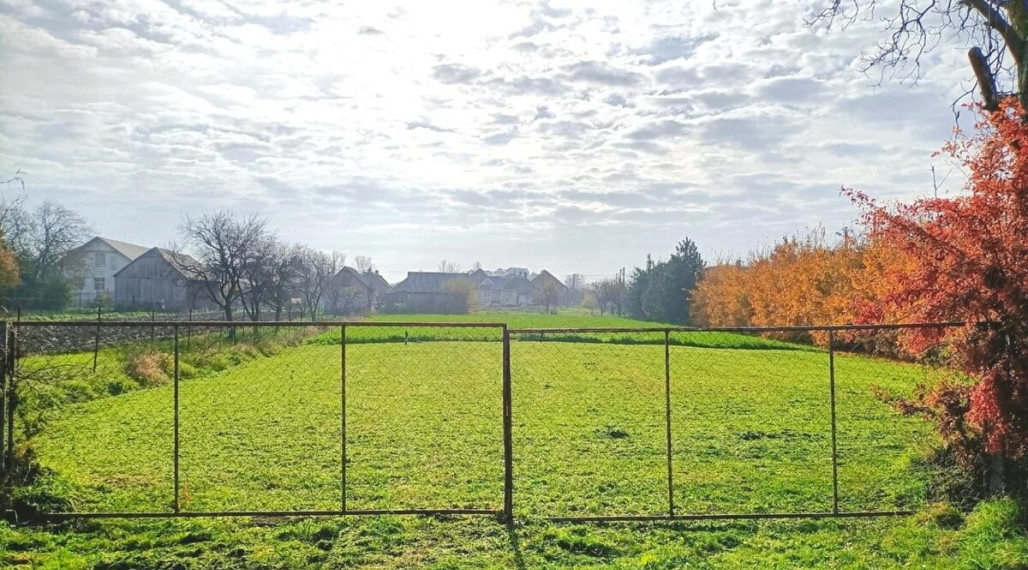 ID-3551 NA PREDAJ POZEMOK pre rodinný dom – ŽBINCE