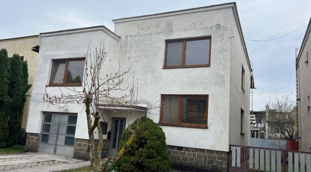 ID-3837 NA PREDAJ Dvojgeneračný dom pri jazierku Baňa