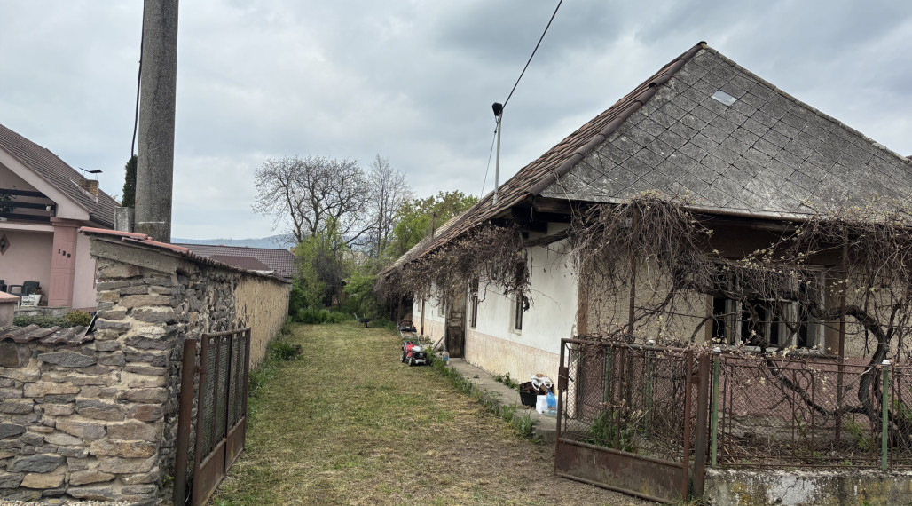 ID-3866 GAZDOVSKÝ RODINNÝ DOM - PORUBA POD VIHORLATOM
