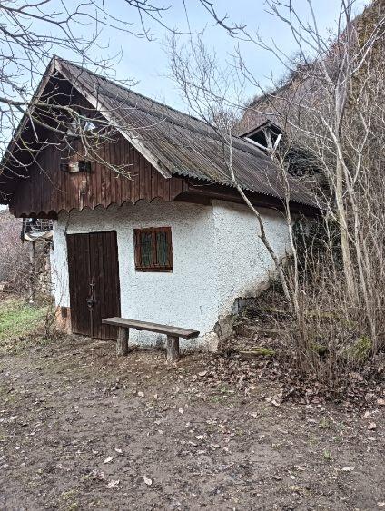 ID-3884 NA PREDAJ Vínna pivnica v obci MALÝ KEMENEC