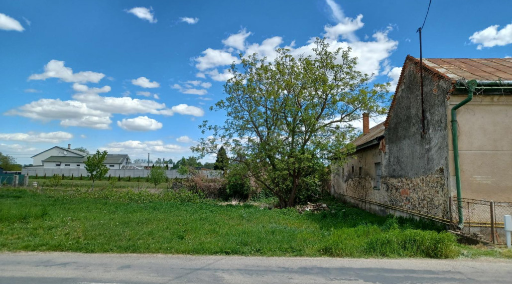 ID-3677 POZEMOK NA VÝSTAVBU – HRAŇ