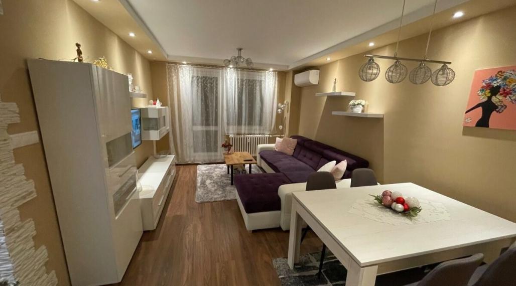 ID-3943 NA PREDAJ – Plne zariadený a rekonštruovaný 3-izbový byt TREBIŠOV