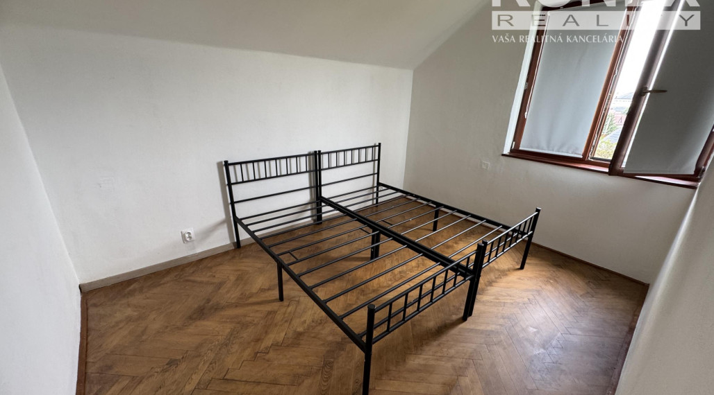 ID-4008 Na predaj 2,5-izbový byt v meste SOBRANCE Tibavská ul.