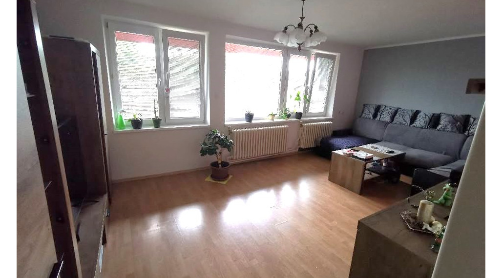 ID-4095 Priestranný 3-izbový tehlový byt s garážou v Stropkove