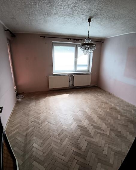 ID-4188 2,5-izbový byt s loggiou, garážou a dvoma pivnicami v Nižnej Šebastovej
