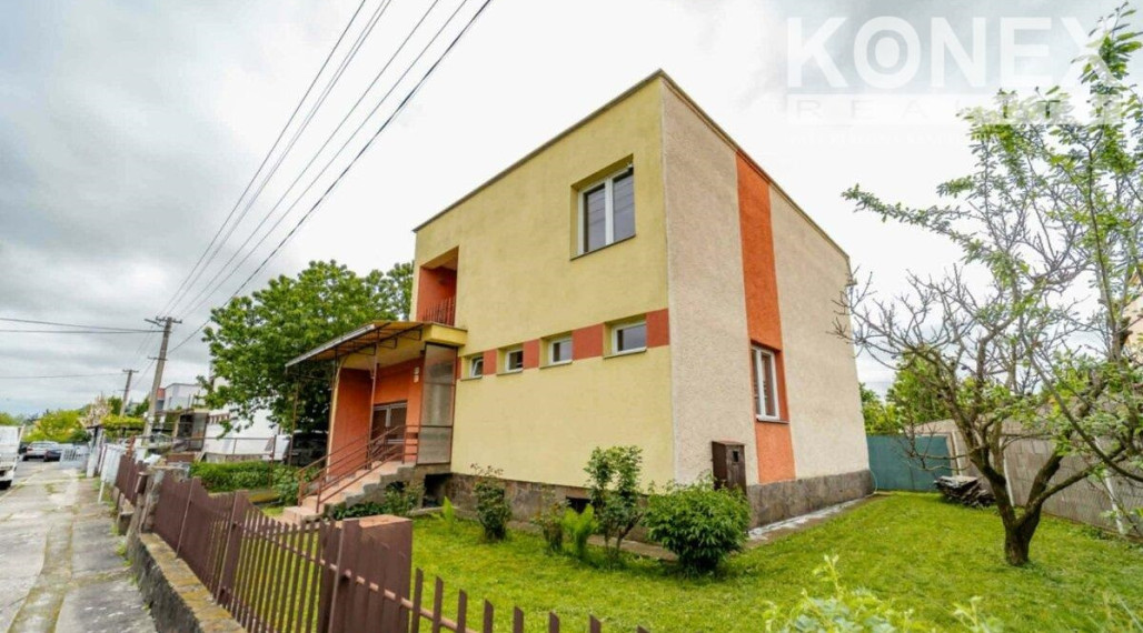 ID-4205 Na predaj poschodový rodinný dom vo Veľkých Kapušanoch