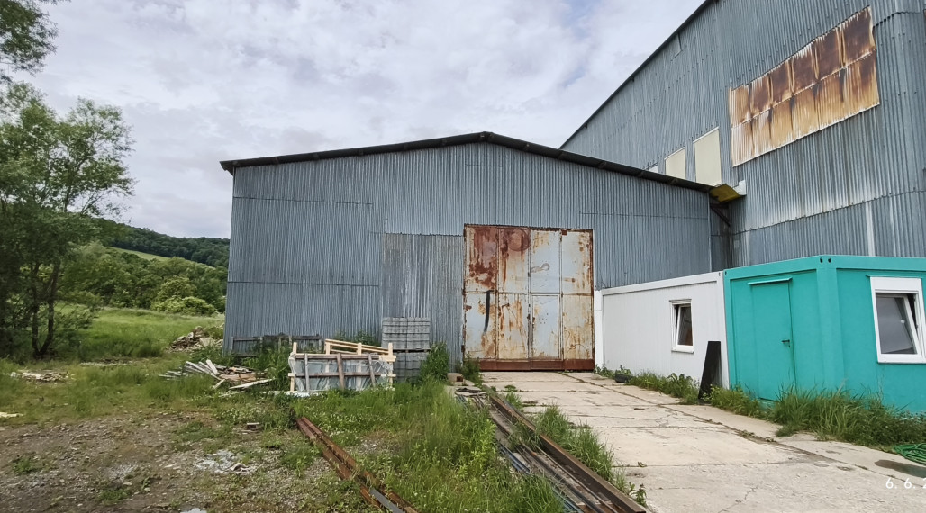 ID-4234 Na predaj priestranná plechová hala v obci Šarišský Štiavnik