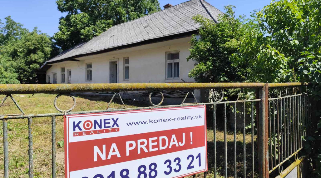 ID-4317 NA PREDAJ – Rodinný dom s pekným pozemkom v obci Tušická Nová Ves