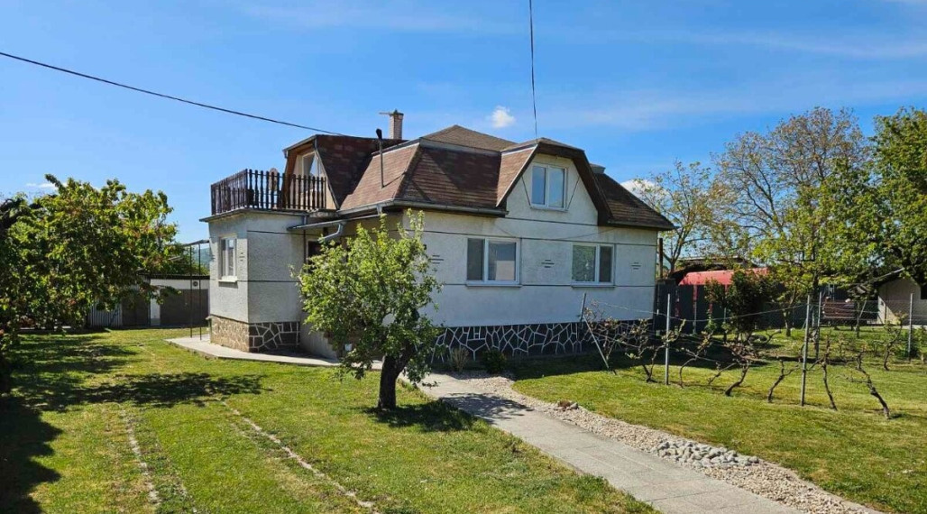 ID-4073 Rodinný dom na priestrannom pozemku v obci Lastovce – NA PREDAJ