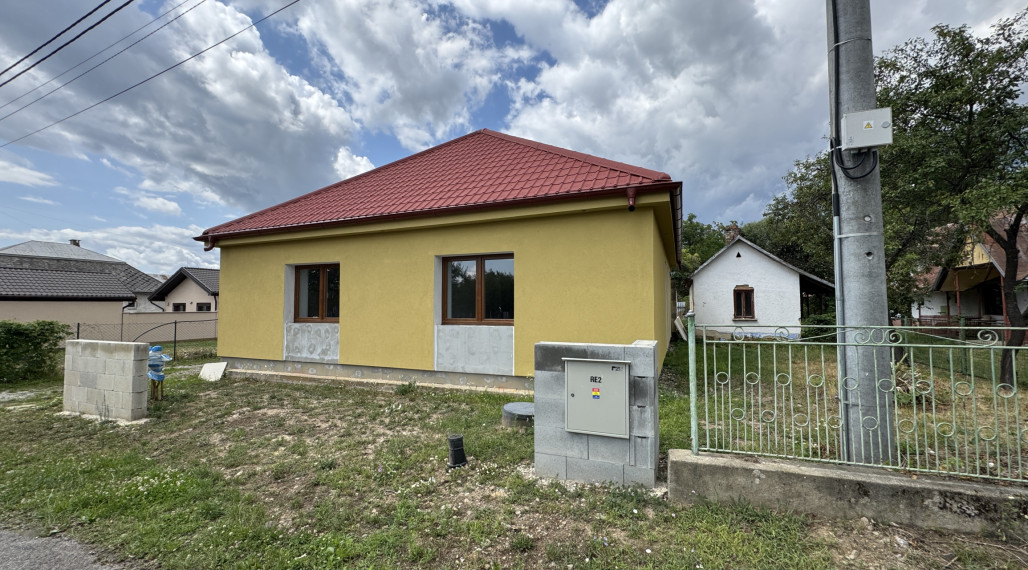 ID-4316 NA PREDAJ Moderný novorekonštruovný rodinný dom/ rekreačná chata JOVSA