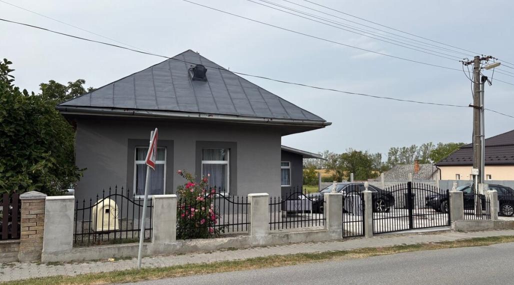 ID-4655 NA PREDAJ Rodinný dom v obci ZBEHŇOV