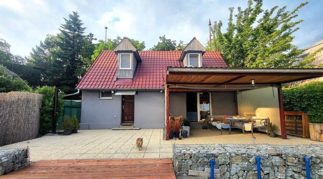 ID-4664 Celoročne obývateľná chata pri jazere - ČAŇA