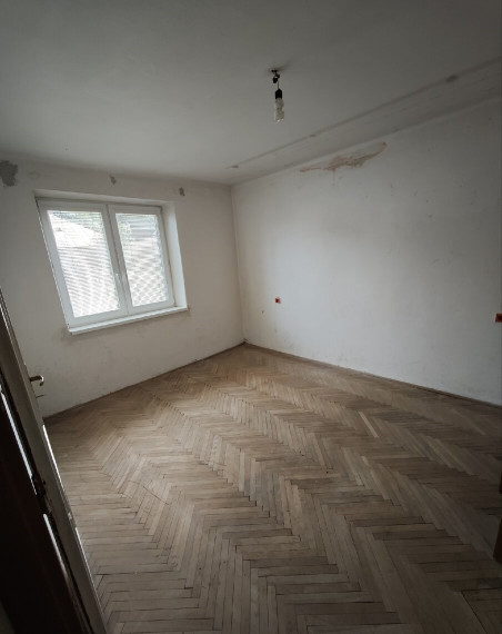 ID-4735 NA PREDAJ 2,5-izbový byt na rekonštrukciu HANUŠOVCE NAD TOPĽOU