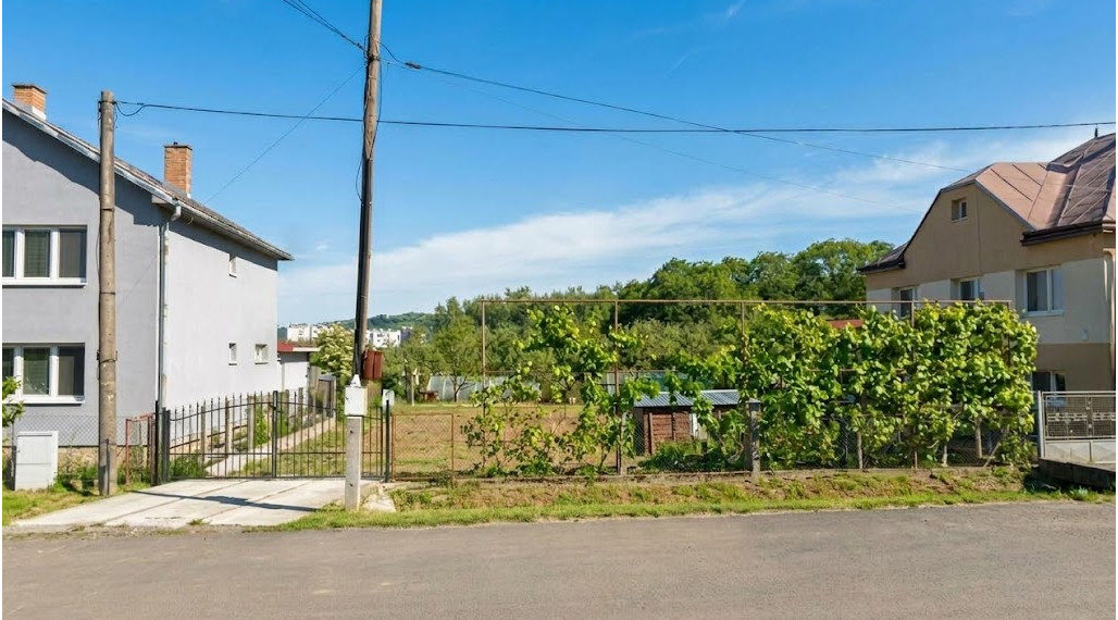 ID-4954 NA PREDAJ – Pozemok na výstavbu rodinného domu – Vranov nad Topľou