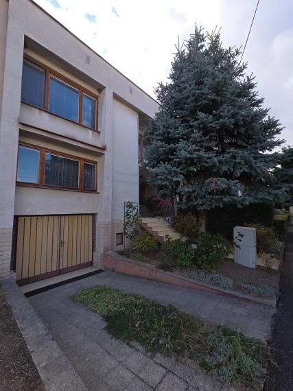 ID-4985 NA PREDAJ Rodinný dom pri jazierku Baňa - MICHALOVCE