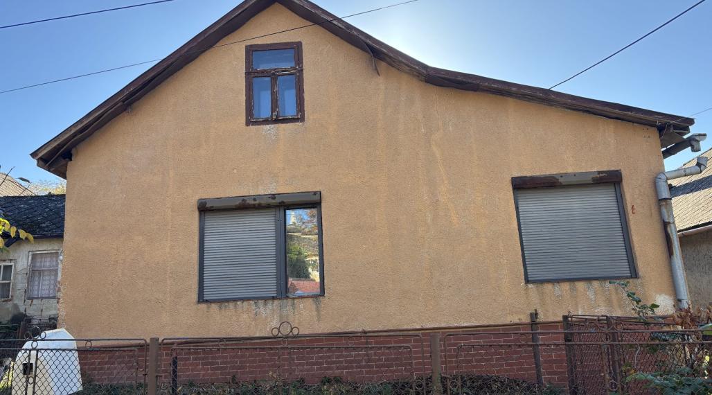 ID-5025 NA PREDAJ Rodinný dom/chalupa na rekonštrukciu - MALÁ TŔŇA