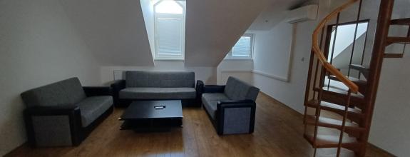 ID-4285 PRENÁJOM – PRIESTRANNÝ PODKROVNÝ MEZONET V CENTRE MICHALOVIEC
