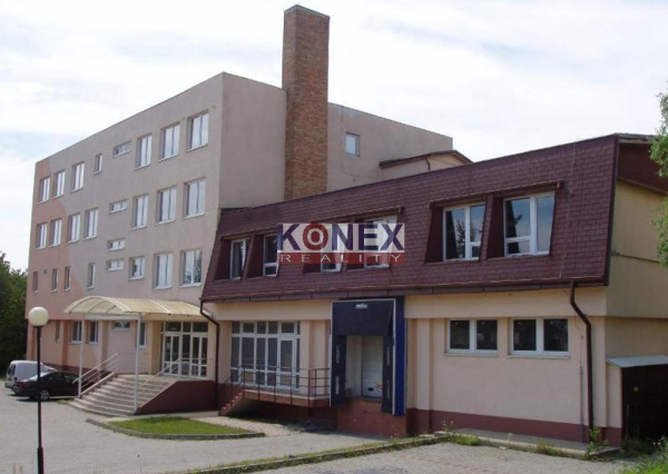 NA PREDAJ! Výrobno-admnistratívna budova na Nemocničnej ul. v Kráľ.Chlmci