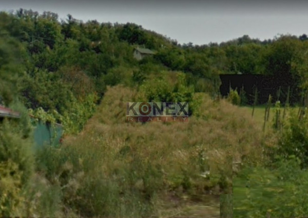 Rekreačný stavebný pozemok (17 árov) nad obcou Vinné.