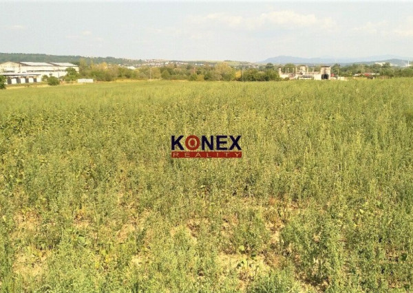 NA PREDAJ! Veľký pozemok vo Vranove, časť Čemerné