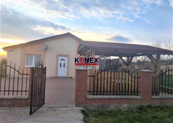 NA PREDAJ! Dva rodinné domy na pozemku v obci Lastovce