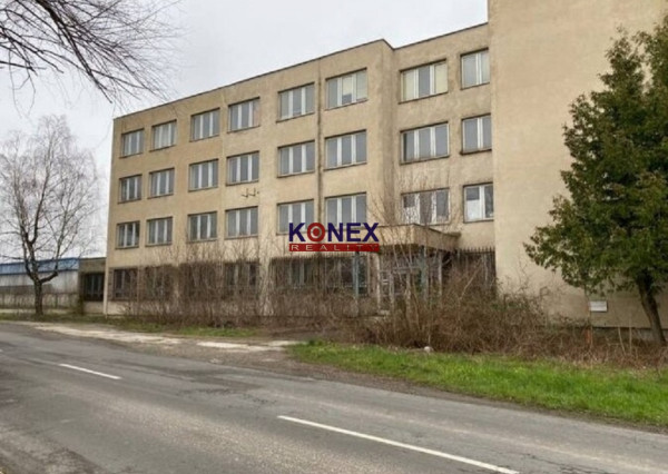 NA PREDAJ! Štvorpodlažná budova v Strážskom