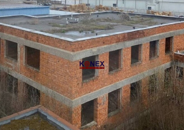 NA PREDAJ! Rozostavaná budova v Strážskom