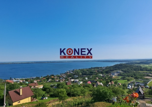 Na predaj krásna vinica nad obcou Vinné