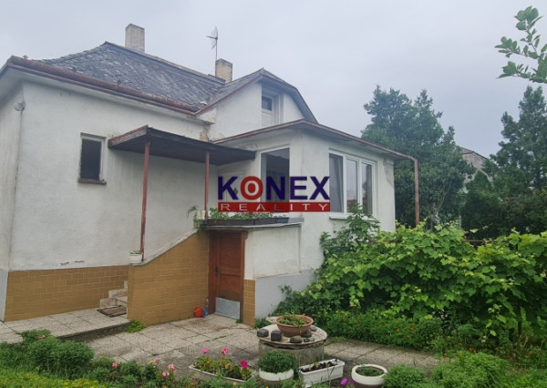 REZERVOVANÝ Rodinný dom blízko centra Trebišova