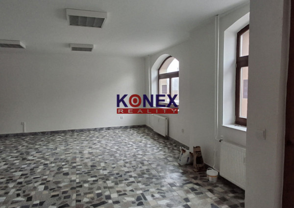 OBCHODNÝ PRIESTOR v meste SOBRANCE na PRENÁJOM