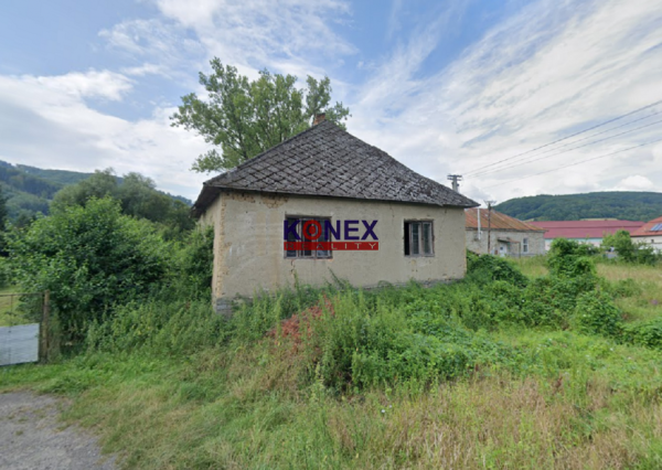 NA PREDAJ! Pozemok so starým rodinným domom v malebnej obci Ubľa