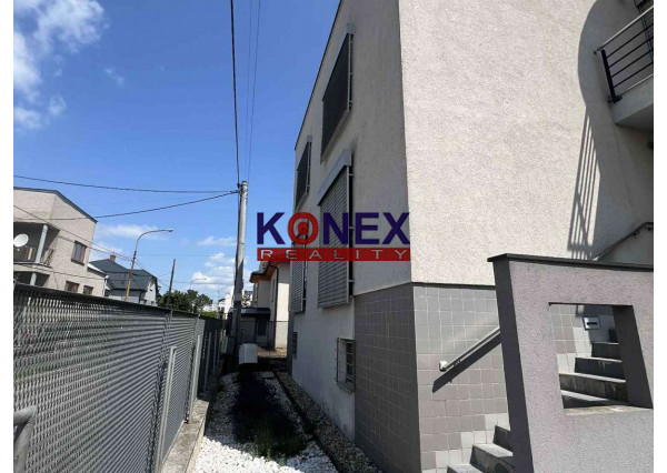 NA PREDAJ –  Exkluzívny rodinný dom v meste Trebišov