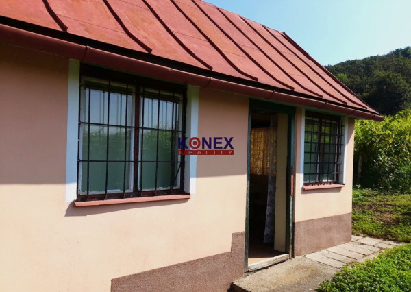 SUPER PONUKA! Krásny vinohrad s murovanou chatou