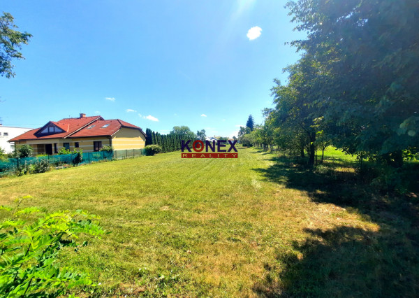 Rozľahlý rovinatý pozemok na výstavbu – KRÁSNOVCE