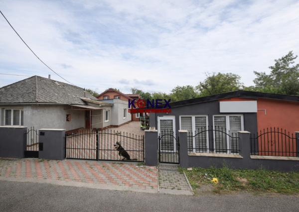 ID-3322 NA PREDAJ – DVA RODINNÉ DOMY + REŠTAURÁCIA – Michalovce