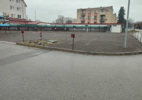 ID-3476 VÝHODNE NA PRENÁJOM PARKOVACIE MIESTA - SOBRANCE