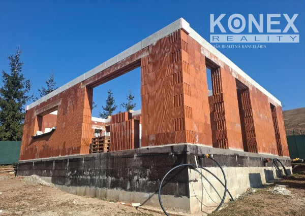 ID-3588 POZEMOK s rozostavanou stavbou PROSAČOV