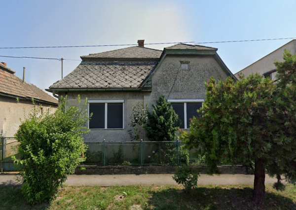 ID-3860 NA PREDAJ: TEHLOVÝ rodinný dom s 20-árovým pozemkom – Poľany