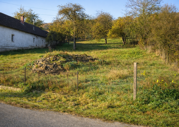 ID-3868 NA PREDAJ Pozemok PROSAČOV - na výstavbu domu
