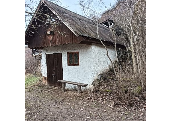 ID-3884 NA PREDAJ Vínna pivnica v obci MALÝ KEMENEC