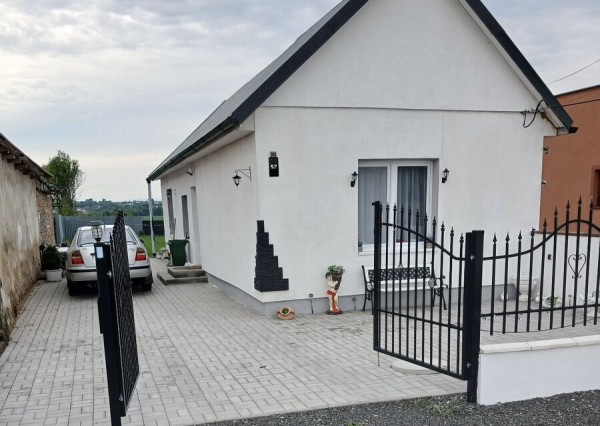 ID-4069 Rodinný dom po kompletnej rekonštrukcii v obci Hnojné