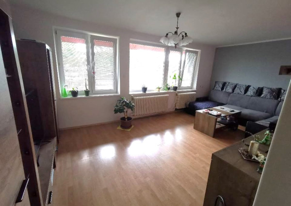 ID-4095 Priestranný 3-izbový tehlový byt s garážou v Stropkove
