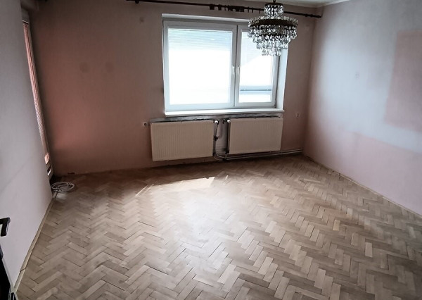 ID-4188 2,5-izbový byt s loggiou, garážou a dvoma pivnicami v Nižnej Šebastovej