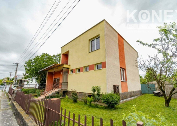 ID-4205 Na predaj poschodový rodinný dom vo Veľkých Kapušanoch