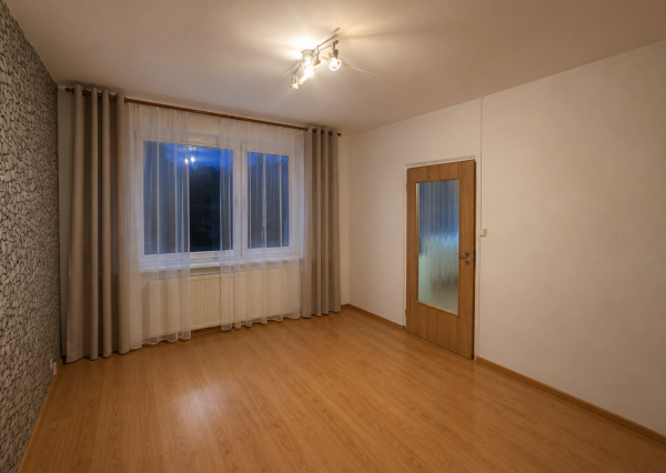 ID-4207 Na predaj priestranný 2-izbový byt v centre mesta Svidník