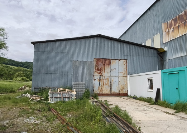 ID-4234 Na predaj priestranná plechová hala v obci Šarišský Štiavnik