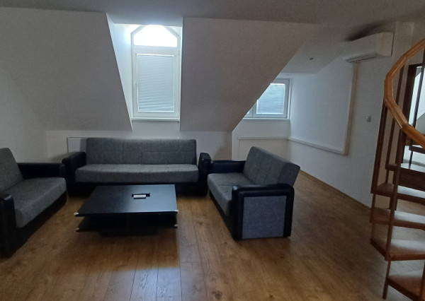 ID-4285 PRENÁJOM – PRIESTRANNÝ PODKROVNÝ MEZONET V CENTRE MICHALOVIEC