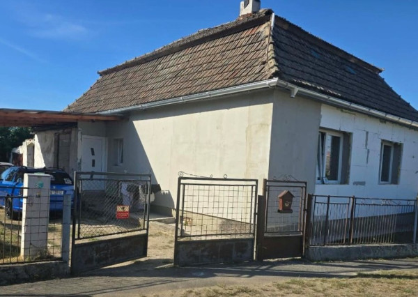 ID-4353 NA PREDAJ Rodinný dom po rekonštrukcii interiéru SOĽNIČKA