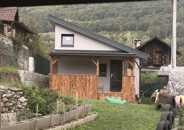 ID-4424 Na predaj moderný 3-izbový drevodom pod lesom – Gelnica, Mária Huta