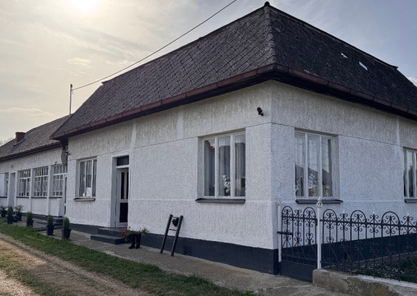 ID-4503 NA PREDAJ – Rodinný dom – štvorec v obci DRAHŇOV